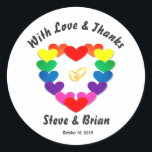 Gay Lesbian Custom Wedding Favoriser Stickers Rond<br><div class="desc">Coeurs de couleur arc-en-ciel   sonneries de mariage personnalisées Gay Lesbian Custom Wedding Favors. Express votre amour et merci pour la famille et les amis!</div>