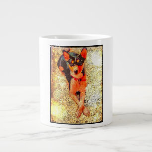 Géante Basenji lounging sur la tasse de café