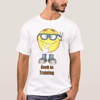Geek dans le T-shirt de formation