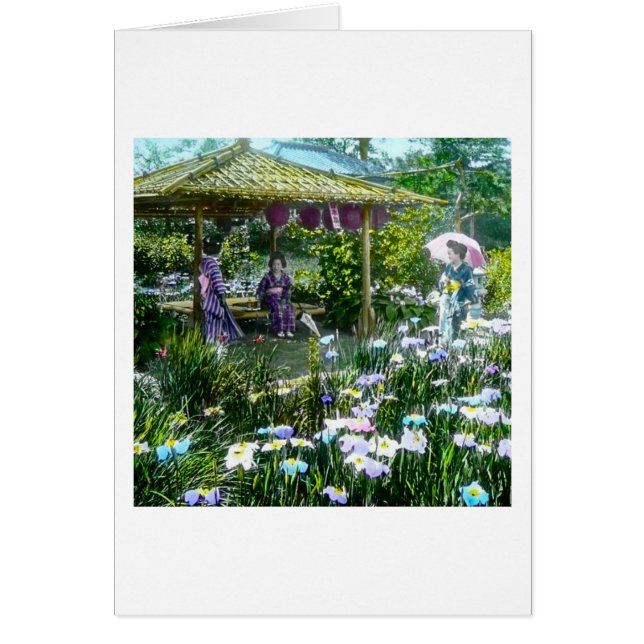 Geisha se reposant dans des jardins de Horikiri (Devant)