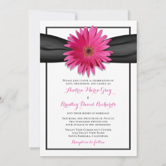 Gerbera rose avec invitation au ruban satiné noir