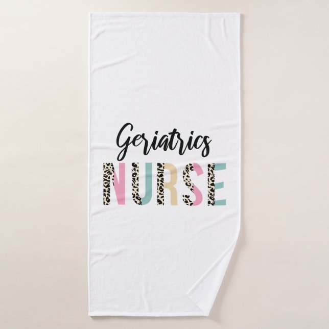 Geriatrics Nurse mignon Leopard Design - Drôle cad (Serviette de bain)