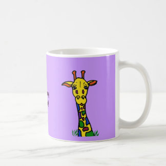 Girafe de milliard sentant la bonne tasse