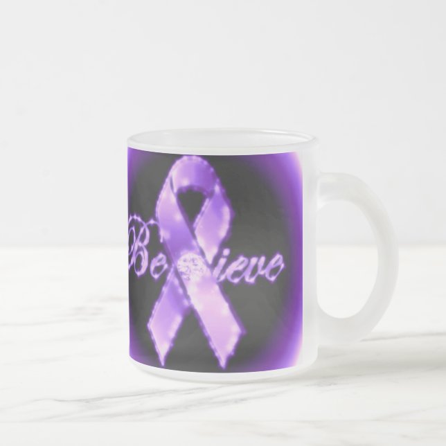 Givré Croyez la tasse pourpre de conscience de ruban (Droit)