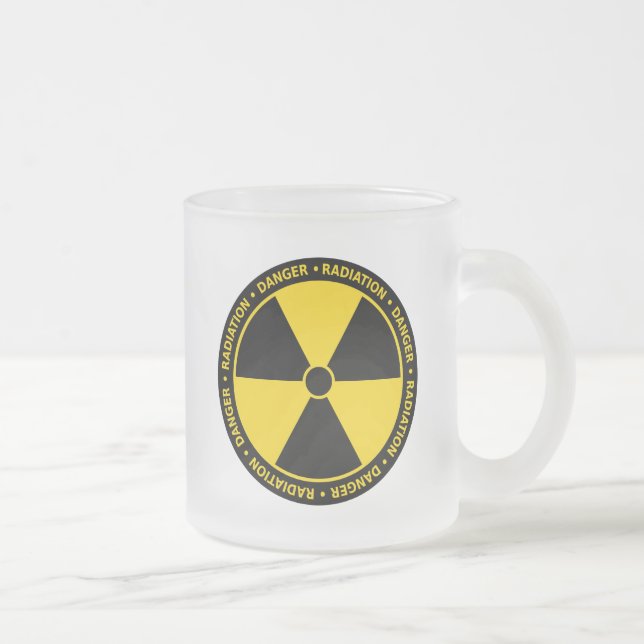 Givré Tasse jaune de symbole de rayonnement (Droit)