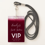 Glam Burgundy Sweet 16 Invitation Carte VIP Badge<br><div class="desc">Vos invités adoreront cette invitation de passe VIP douce 16 badge. Ce design moderne présente un arrière - plan bordeaux,  des lumières scintillantes et une police calligraphique.</div>