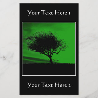 Glastonbury Hawthorn. Arbre sur Hill. Noir vert.