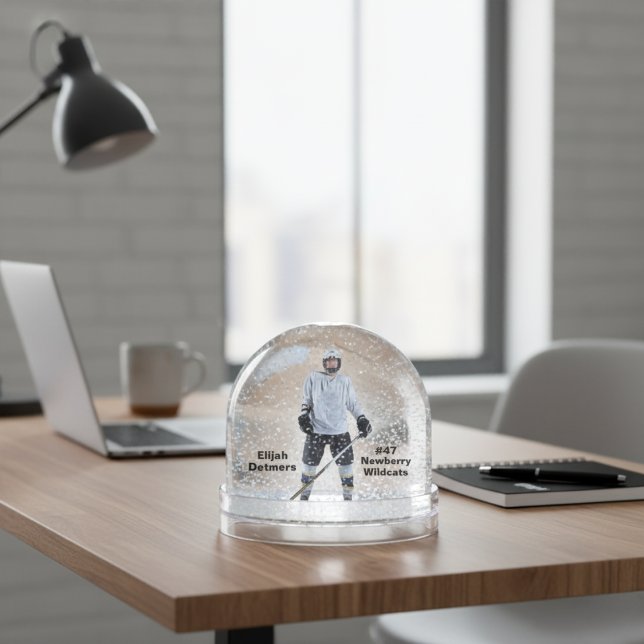 Globe des neiges du joueur de hockey personnalisé (Personalized Hockey Player Snow Globe)
