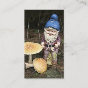 Gnome dans le carte de visite de jardin
