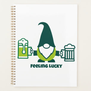 Gnome de la Saint-Patrick avec chope de bière