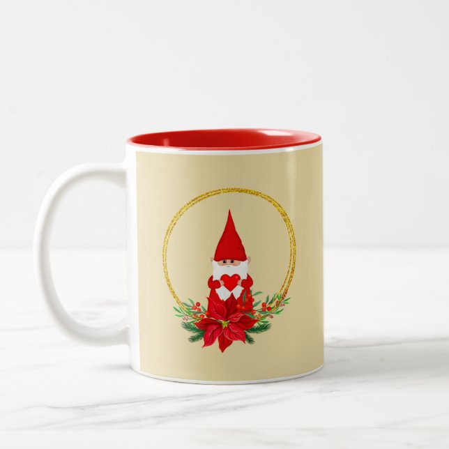 Gnome mignon et couronne de Noël sur mug beige cla (Gauche)