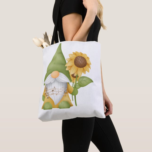 Gnome tenant un tournesol et notes sur un sac four (De près)