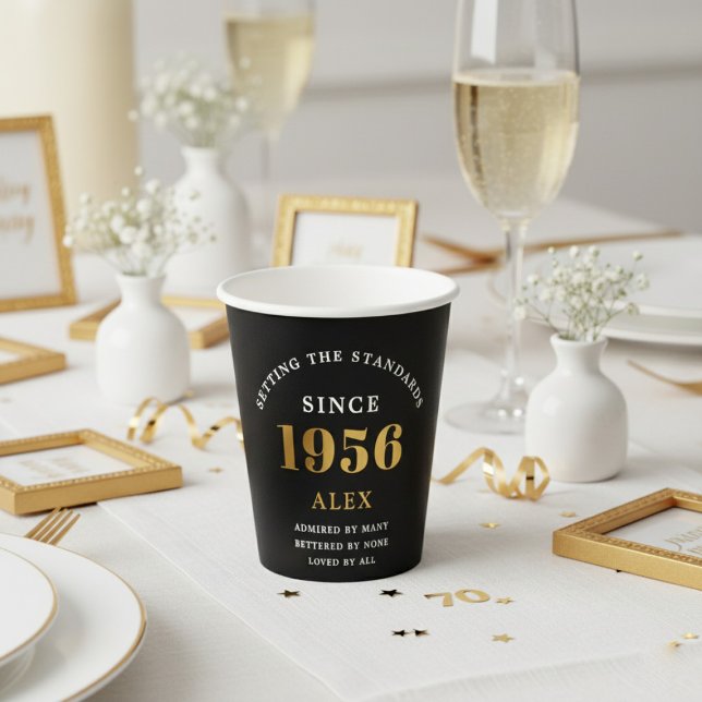 Gobelets En Papier 70th Birthday Name 1956 Black Gold Elegant Chic (1956 birthday paper cup. White and gold background.)