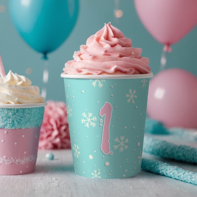 Gobelets En Papier Anniversaire d'hiver Flocon de neige Aqua Blue Bab (Winter baby first birthday snowflake party cup, cute aqua blue snowy wonderland theme w/ pink number)