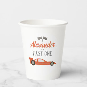 Gobelets En Papier Anniversaire Rapide Une Voiture de Course Rouge