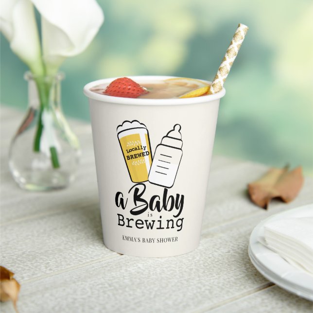 Gobelets En Papier Baby is Brewing Beer Baby Bottle Beige Baby Shower (Insitu)
