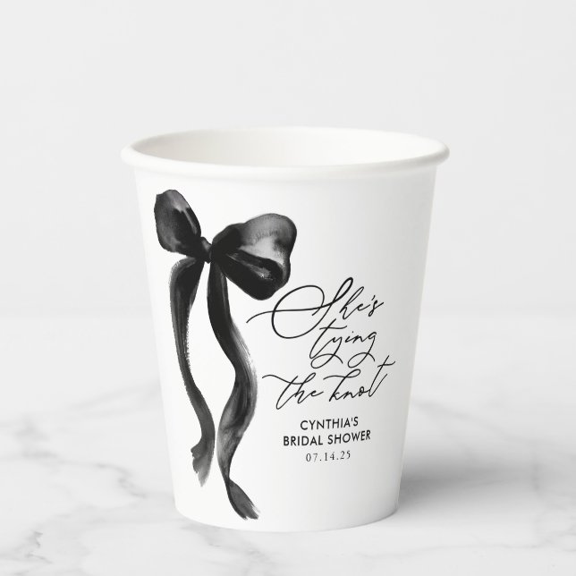 Gobelets En Papier Black Bow Elle se marie Shower de Fiançailles (Recto)