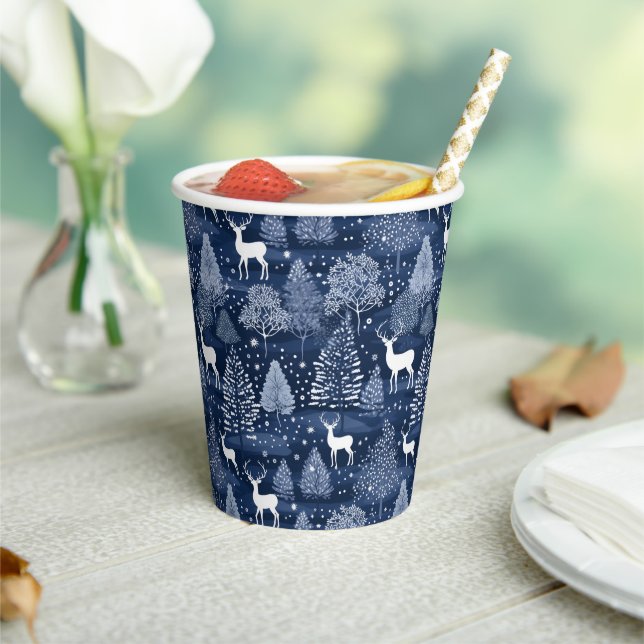 Gobelets En Papier Blue Winter Woodland Christmas Reindeer Holiday (Insitu)