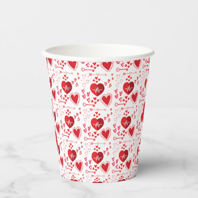 Gobelets En Papier Coeurs d'amour rouge et flèche (Recto)