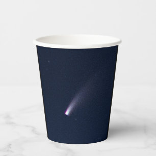 Gobelets En Papier Comète NEOWISE dans le ciel nocturne