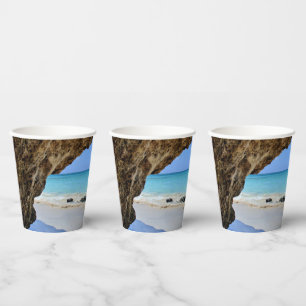 Gobelets En Papier Côte tropicale de plage avec un Big Rock