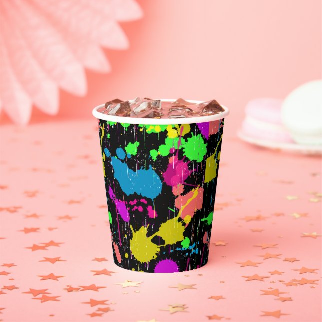 Gobelets En Papier Coupes de papier abandonnées (Insitu)