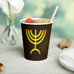 Gobelets En Papier Coupes en papier à flamme Menorah<br><div class="desc">Un rendu numérique brun et or de la menorah juive à sept branches (hébreu : מְ נ וֹ רָ ‎). Ajoutez votre propre texte à l'envers. La menorah à sept branches, utilisée dans le sanctuaire portatif mis en place par Moïse dans le désert et plus tard dans le Temple de...</div>