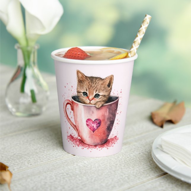 Gobelets En Papier Cute Kitten dans un Teacup avec les coeurs (Insitu)