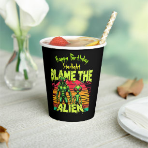Gobelets En Papier D'autres Aliens mondains observent le coucher de s