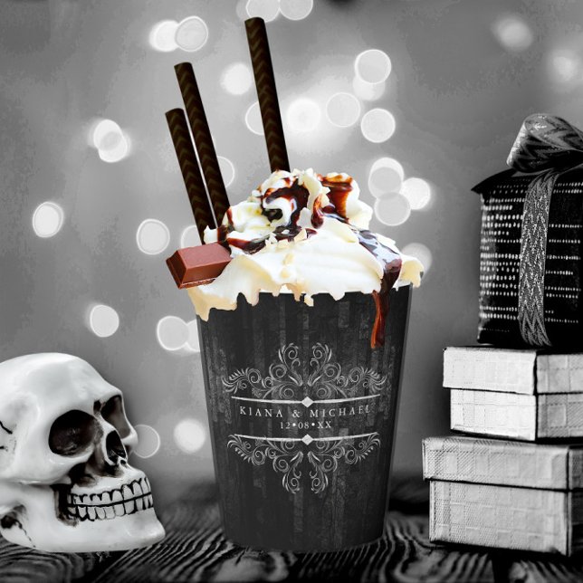 Gobelets En Papier Défilement gothique d'Hallomariage B&W ID866 (Créateur téléchargé)