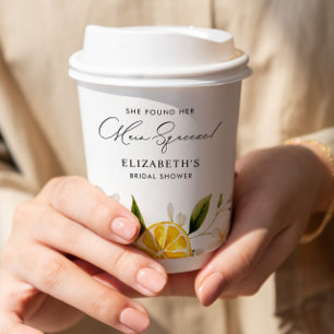 Gobelets En Papier Elle A Trouvé Sa Principale Fête des mariées De Ci