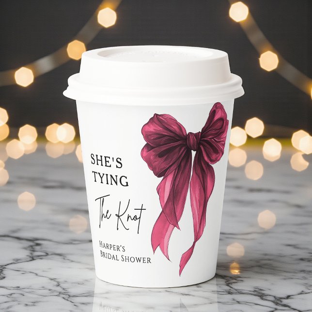 Gobelets En Papier Elle Noue Le Nœud Rouge Fête de Mariée (Créateur téléchargé)