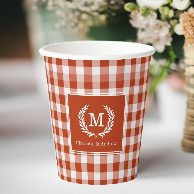 Gobelets En Papier En vichy Monogramme Orange-Rouge Crest Personnalis (Red-Orange Gingham Monogram Crest Custom Paper Cups with your Monogram & Name or Text.)