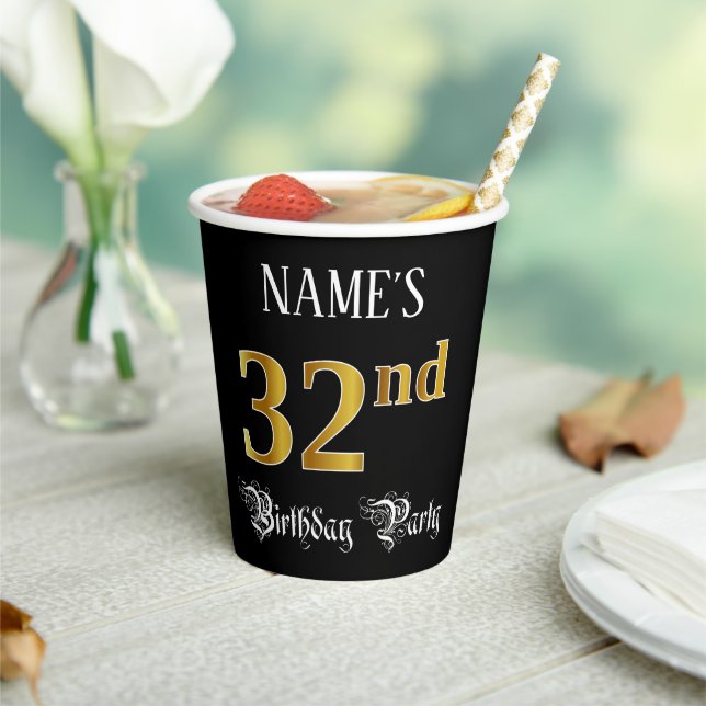 Gobelets En Papier Fête d'anniversaire 32 ans — Écriture élégante, as (Insitu)