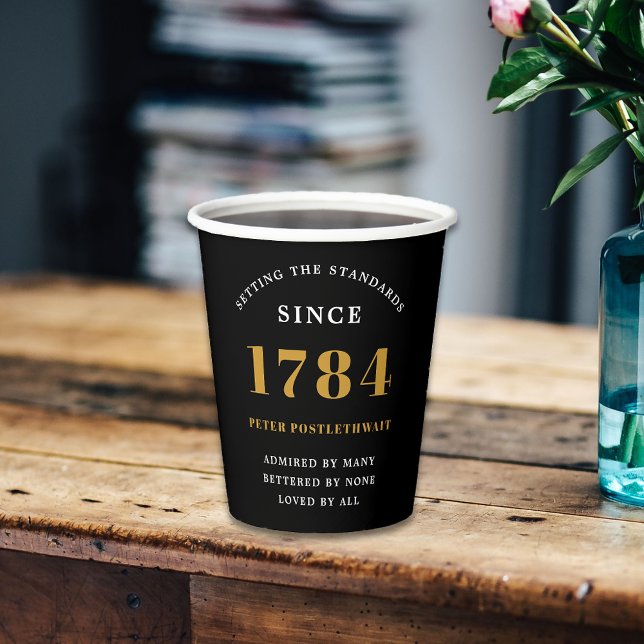 Gobelets En Papier Fête d'anniversaire Black Gold Chaque année (Personalized Birthday paper cups in black and gold. Easy to edit text for a unique touch.)