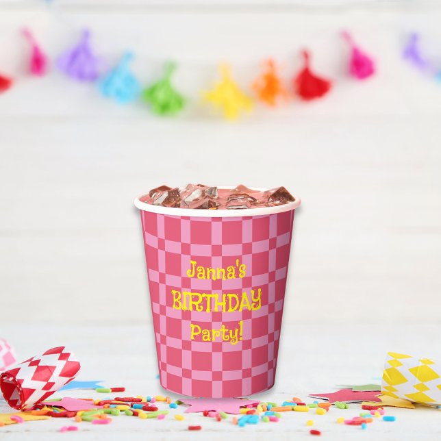 Gobelets En Papier Fête d'anniversaire personnalisée rose À damiers M (Personalized Birthday Party Pink Checkered Pattern Paper Cups)