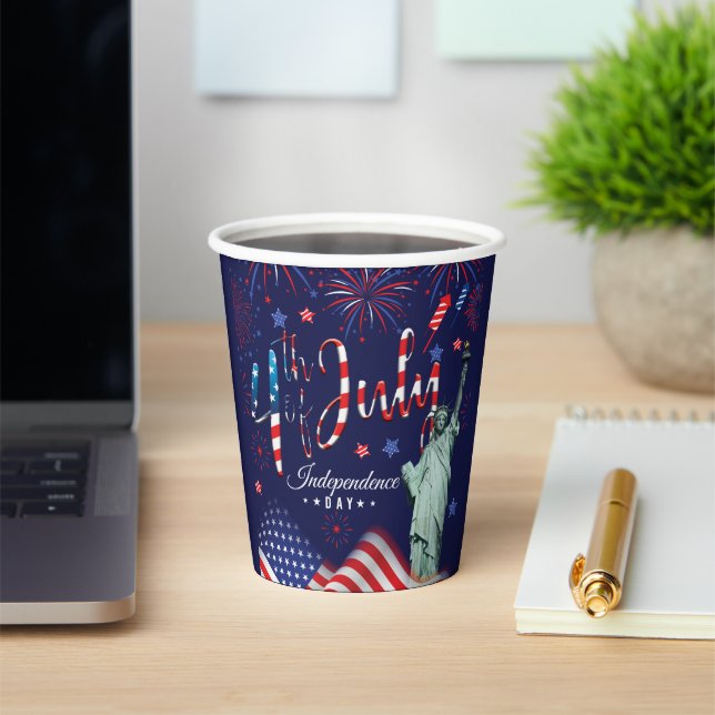 Gobelets En Papier Feu D'Oeuvre Le 4 Juillet Avec La Statue De Libert (Insitu)