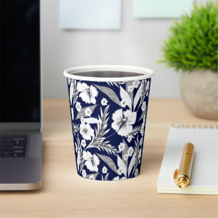 Gobelets En Papier Fleurs blanches sur fond bleu. 