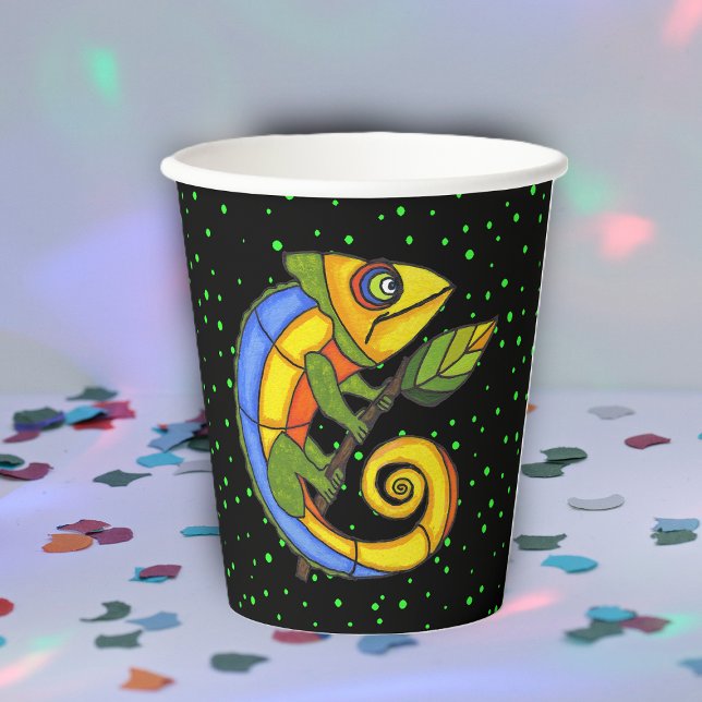 Gobelets En Papier Imaginaire Abstrait Lizard assis sur des points ve (Abstract cute colourful lizard on leaf on green polka dots on black paper party drinking cup.)