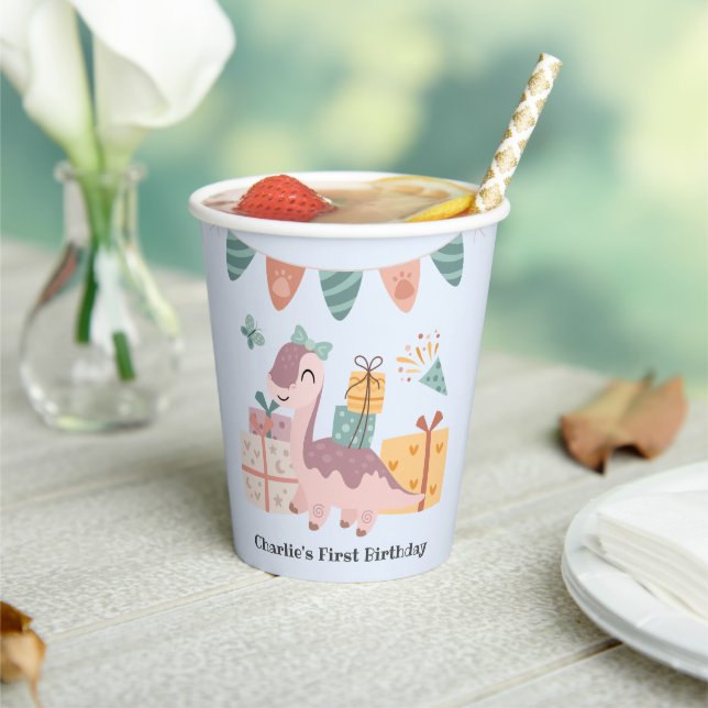 Gobelets En Papier Joyeux Brachiosaur Dinosaur portant des cadeaux, (Insitu)