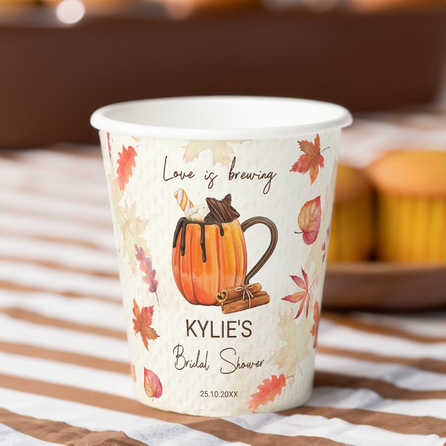 Gobelets En Papier L'amour est en train de préparer la douche de mari (Love is brewing fall bridal shower monogrammed paper cups pumpkin spices maple leaves table decor)
