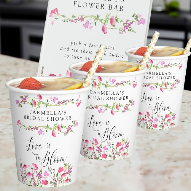 Gobelets En Papier L'amour Fleur sauvage rose est en Fête des mariées (Love is in Bloom pretty pink floral paper cups from my Pink Wildflower Bridal Shower collection)