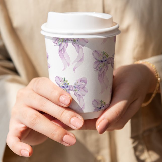 Gobelets En Papier Lilac Bow Elle noue le nœud de la mariée (Créateur téléchargé)