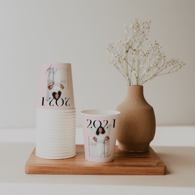 Gobelets En Papier Magazine moderne et élégant | Photo de diplôme (Créateur téléchargé)