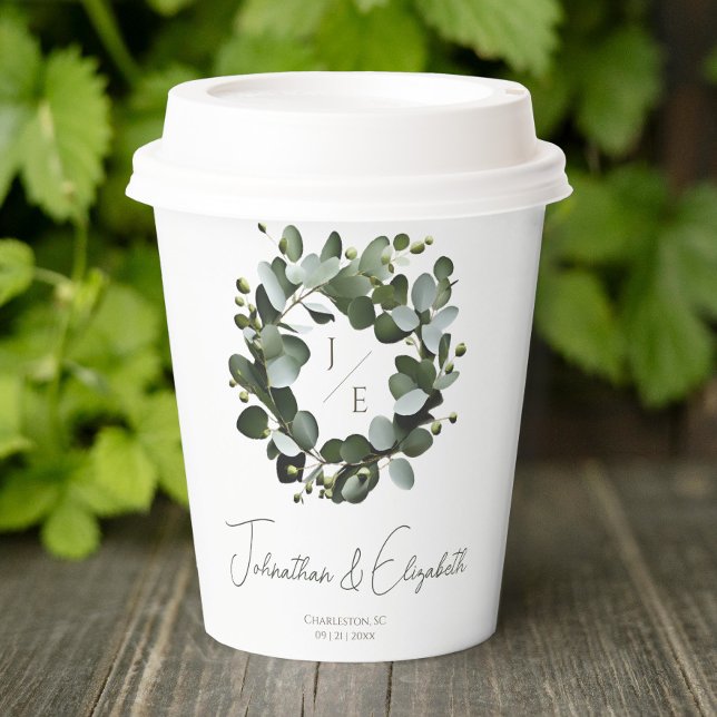 Gobelets En Papier Monogramme moderne Eucalyptus Mariage de couronne  (White Modern Monogram Eucalyptus Wreath Wedding Paper Cup)