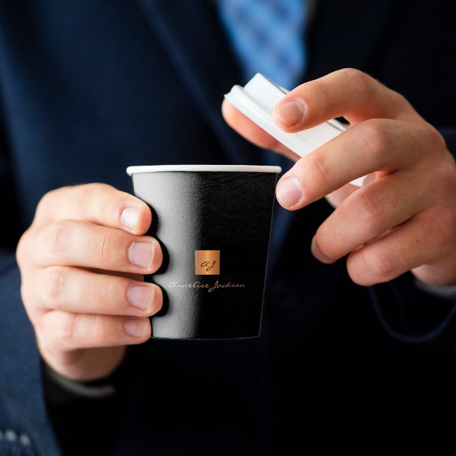 Gobelets En Papier Nom monogramme en or noir personnalisé élégant (Créateur téléchargé)