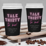 Gobelets En Papier Parlez TRENTE À Moi 30e fête d'anniversaire Neon P<br><div class="desc">Talk TRENTE To Me 30th Birthday Party Neon Pink Party Drinks Tasses de papier dispose d'un texte moderne rose néon "Talk Trente to me!" dans script de calligraphie moderne sur un arrière - plan noir. Conçu par Evco Studio www.zazzle.com/store/evcostudio</div>
