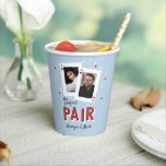 Gobelets En Papier Perfect Pair Casino Theme Couples Photo<br><div class="desc">Parfait pour les amateurs de poker ou de soirée casino, les dîners de répétition, les douches en couple ou les mariages, nos tasses personnalisées à thème casino disposent d'une paire de cartes à jouer avec les photos et initiales du couple, et "la paire parfaite" en lettrage style Vegas rétro. Ajoutez...</div>