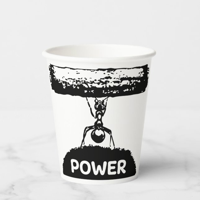 Gobelets En Papier Petite fourmi sur la pelouse tenant une rondelle. (Recto)