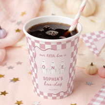 Petites tasses en papier pour l'anniversaire d'une